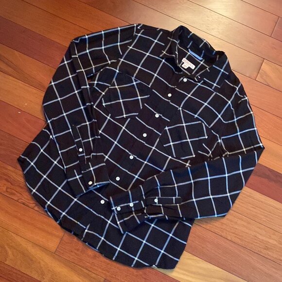 Black and white flannel button up size medium Plaid - Picture 3 of 7